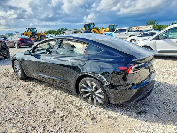 5YJ3E1EA8SF939021 — 2025 Tesla Model 3, фото 2 с аукциона Copart, Боковая часть