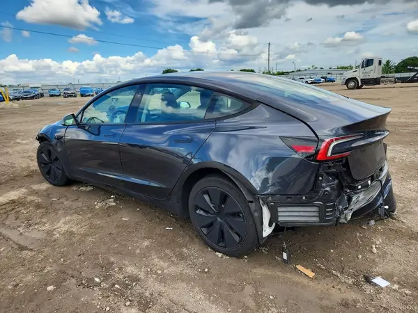 5YJ3E1EA1SF987136 — 2025 Tesla Model 3, фото 2 с аукциона Copart, Передняя часть