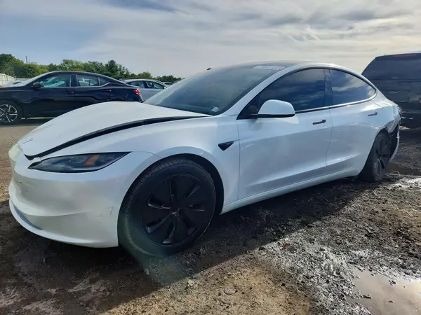 5YJ3E1EB9SF899993 — 2025 Tesla Model 3, Задняя часть (Rear End), фото до ремонта