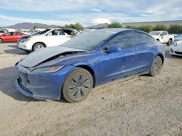 5YJ3E1EA9SF080182 — 2025 Tesla Model 3, Передняя часть (Front End), фото до ремонта