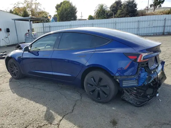 5YJ3E1EA5SF046983 — 2025 Tesla Model 3, фото 2 с аукциона Copart, Задняя часть