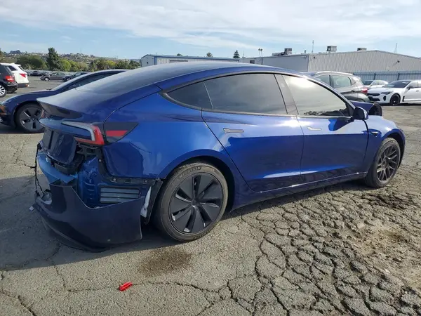 5YJ3E1EA5SF046983 — 2025 Tesla Model 3, фото 3 с аукциона Copart, Задняя часть