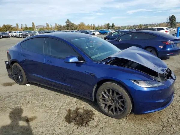 5YJ3E1EA5SF046983 — 2025 Tesla Model 3, фото 4 с аукциона Copart, Задняя часть