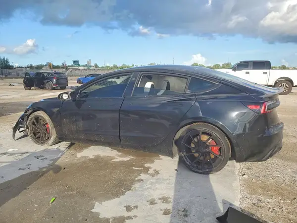 5YJ3E1ET8SF066145 — 2025 Tesla Model 3, фото 2 с аукциона Copart, Передняя часть