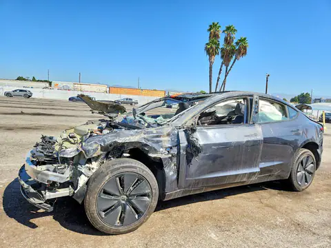 5YJ3E1EA0SF983756 — 2025 Tesla Model 3, Опрокидывание (Rollover), фото до ремонта