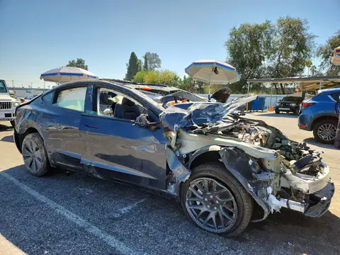 5YJ3E1EA0SF983756 — 2025 Tesla Model 3, фото 4 с аукциона Copart 06.10.2026, Опрокидывание