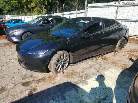 5YJ3E1EB2SF054614 — 2025 Tesla Model 3, Задняя часть, фото до ремонта
