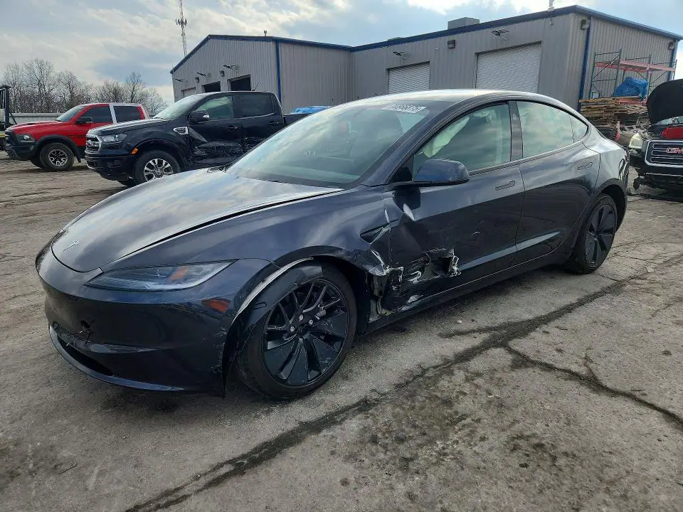 5YJ3E1EA7SF037993 Tesla Model 3 2025 — повреждение Боковая часть, фото до ремонта