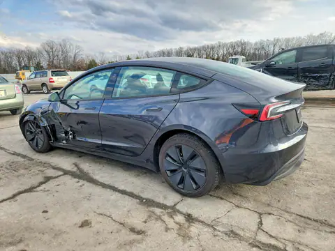 5YJ3E1EA7SF037993 — 2025 Tesla Model 3, фото 2 с аукциона Copart 14.10.2026, Боковая часть