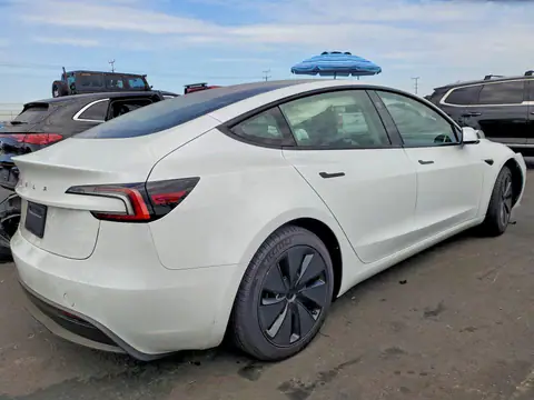 5YJ3E1EAXTF174203 — 2026 Tesla Model 3, фото 3 с аукциона Copart 30.09.2026, Передняя часть