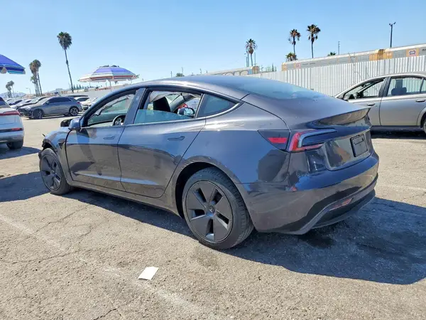 5YJ3E1EB2TF145450 — 2026 Tesla Model 3, фото 2 с аукциона Copart 25.09.2026, Передняя часть