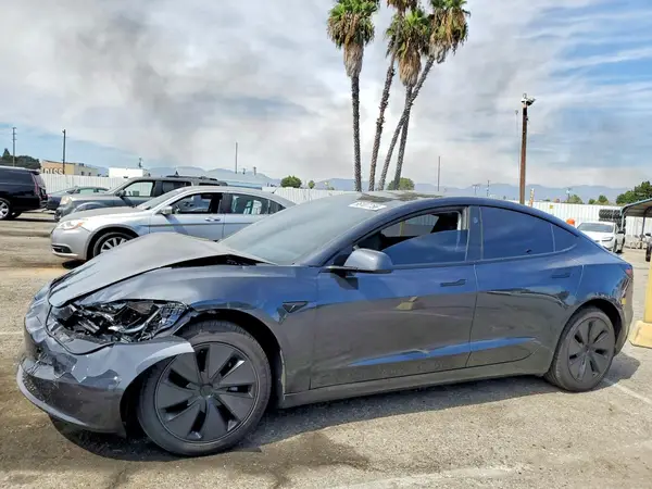 5YJ3E1EA3TF187469 — 2026 Tesla Model 3, Ходовая часть (Undercarriage), фото до ремонта
