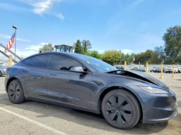 5YJ3E1EA3TF187469 — 2026 Tesla Model 3, фото 4 с аукциона Copart 29.09.2026, Ходовая часть
