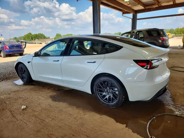 5YJ3E1EB4TF179308 — 2026 Tesla Model 3, фото 2 с аукциона Copart, Передняя часть