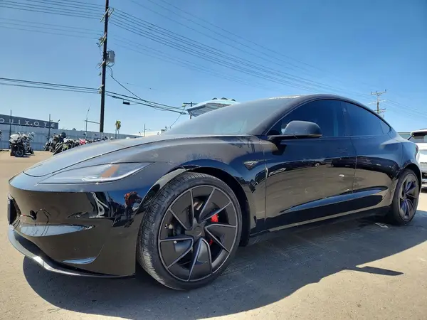 5YJ3E1ETXTF202759 — 2026 Tesla Model 3, Боковая часть (Side), фото до ремонта