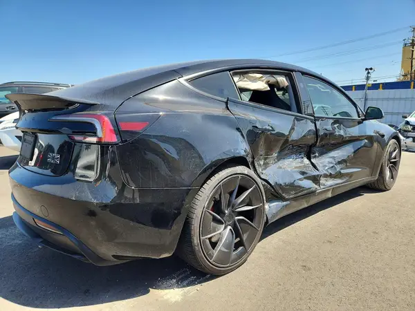 5YJ3E1ETXTF202759 — 2026 Tesla Model 3, фото 3 с аукциона Copart, Боковая часть