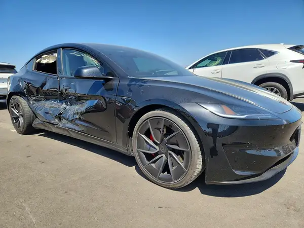 5YJ3E1ETXTF202759 — 2026 Tesla Model 3, фото 4 с аукциона Copart, Боковая часть
