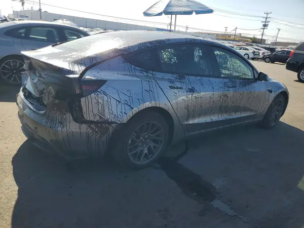 5YJ3E1EA2TF141826 — 2026 Tesla Model 3, фото 3 с аукциона Copart, Задняя часть