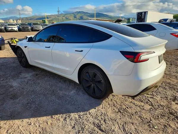 5YJ3E1EA2TF133810 — 2026 Tesla Model 3, фото 2 с аукциона Copart, Передняя часть