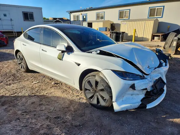 5YJ3E1EA2TF133810 — 2026 Tesla Model 3, фото 4 с аукциона Copart, Передняя часть
