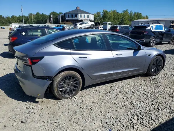 5YJ3E1EB3TF216168 — 2026 Tesla Model 3, фото 3 с аукциона Copart, Передняя часть