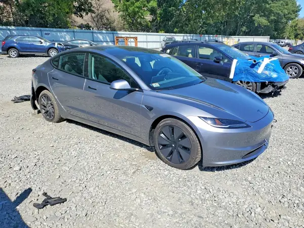5YJ3E1EB3TF216168 — 2026 Tesla Model 3, фото 4 с аукциона Copart, Передняя часть
