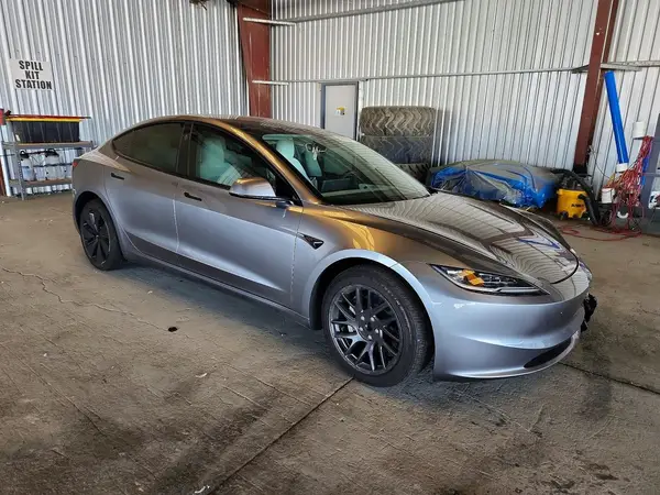 5YJ3E1EAXTF172919 — 2026 Tesla Model 3, фото 4 с аукциона Copart, Передняя часть