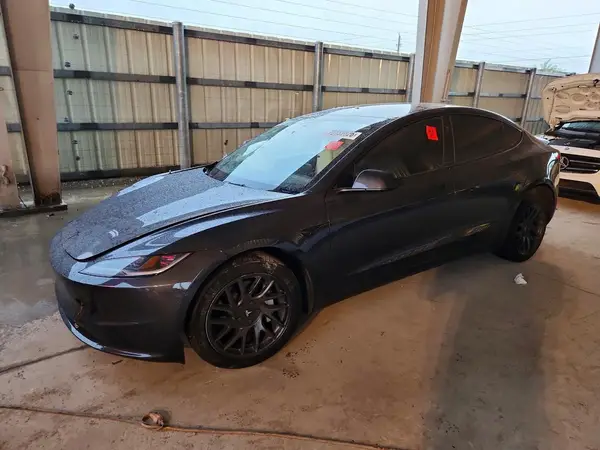 5YJ3E1EA0TF126421 — 2026 Tesla Model 3, Передняя часть (Front End), фото до ремонта