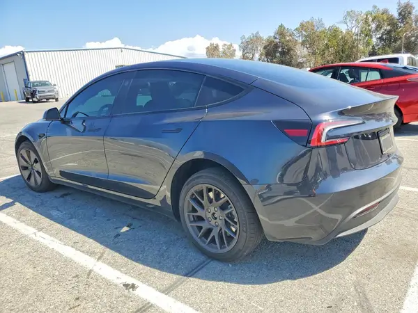 5YJ3E1EB2TF124680 — 2026 Tesla Model 3, фото 2 с аукциона Copart, Передняя часть