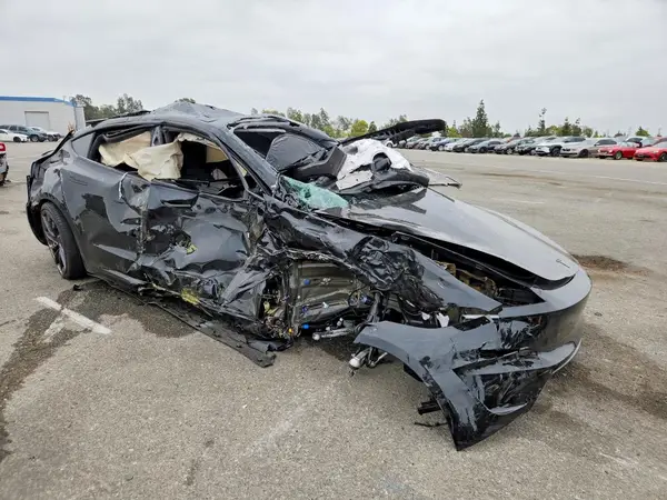 5YJ3E1ET0TF195000 — 2026 Tesla Model 3, фото 4 с аукциона Copart 29.09.2026, Повреждения со всех сторон