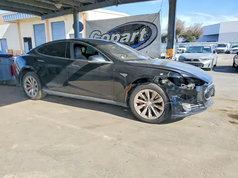 2015 Tesla MODEL S VIN 5YJSA1E47FF117463 фото 4