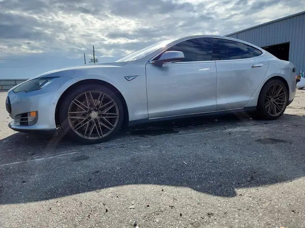 5YJSA1E26GF131824 — 2016 Tesla Model S, Механические повреждения (Mechanical), фото до ремонта