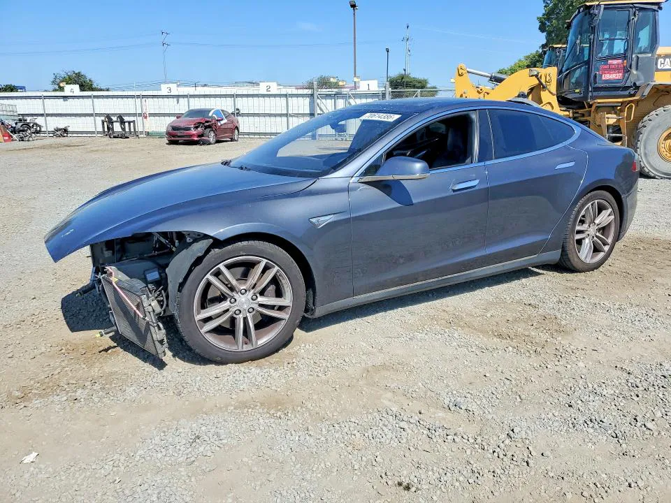 2016 Tesla MODEL S VIN 5YJSA1E27GF130004 фото 1