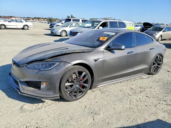 5YJSA1E48JF295424 — 2018 Tesla Model S, Боковая часть (Side), фото до ремонта
