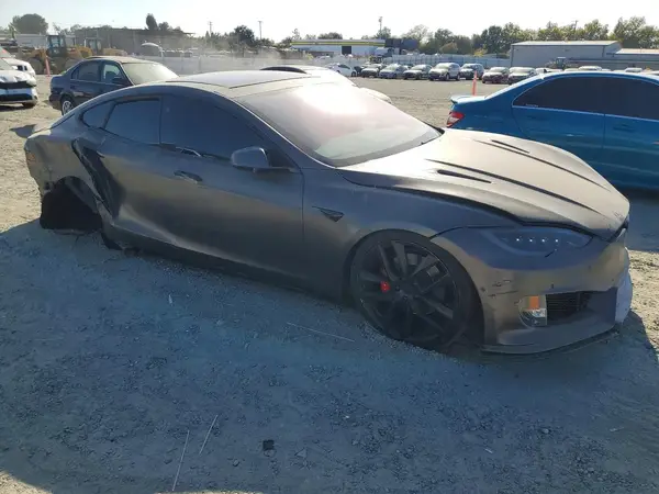 5YJSA1E48JF295424 — 2018 Tesla Model S, фото 4 с аукциона Copart, Боковая часть