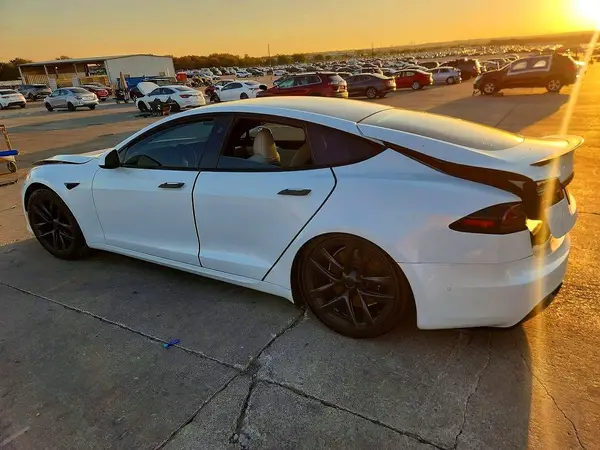 5YJSA1E58NF480118 — 2022 Tesla Model S, фото 2 с аукциона Copart, Боковая часть
