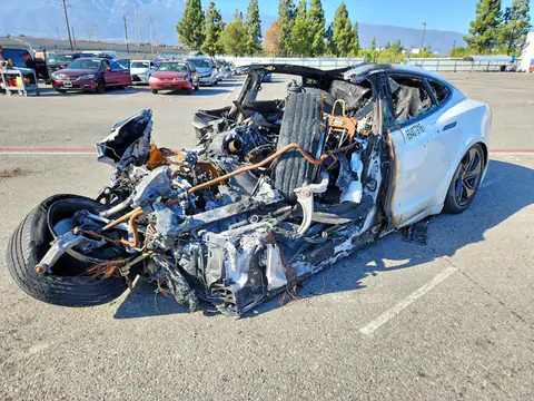 5YJSA1E55TF560327 — 2026 Tesla Model S, Пожар (Burn), фото до ремонта