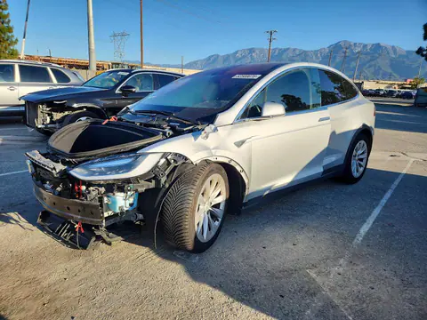 5YJXCAE24GF019426 — 2016 Tesla Model X, Передняя часть (Front End), фото до ремонта