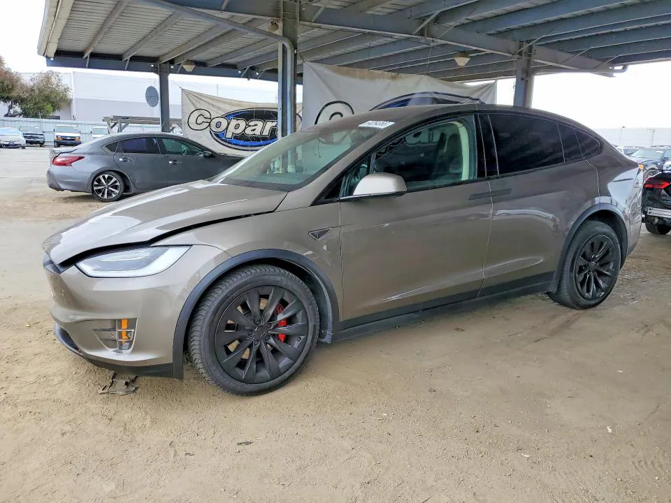 2016 Tesla MODEL X VIN 5YJXCBE41GF000677 фото 1
