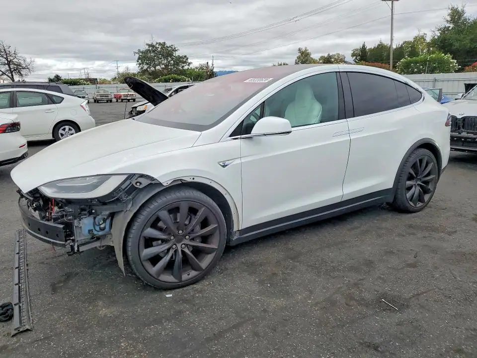 5YJXCBE24GF021473 Tesla Model X 2016 — повреждение Передняя часть, фото до ремонта