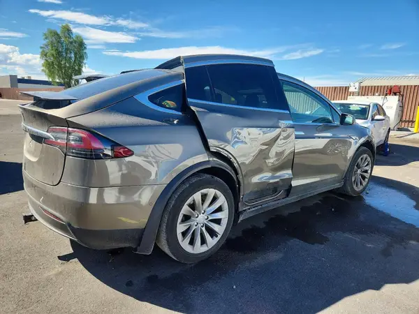5YJXCBE22GF016594 — 2016 Tesla Model X, фото 3 с аукциона Copart 29.09.2026, Боковая часть
