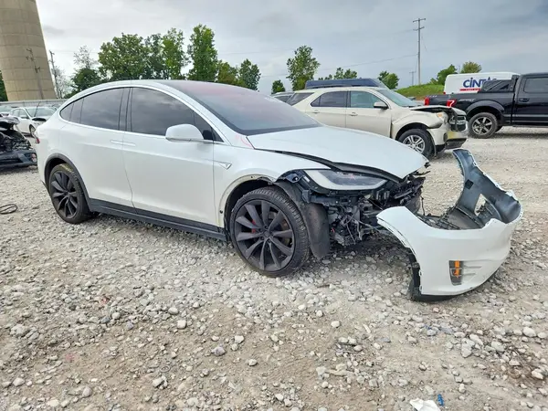 5YJXCBE41GFS00247 — 2016 Tesla Model X, фото 4 с аукциона Copart, Передняя часть