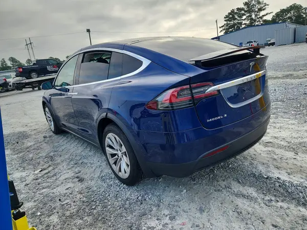 5YJXCAE29GF015968 — 2016 Tesla Model X, фото 2 с аукциона Copart, Боковая часть