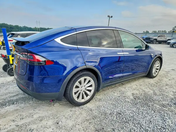5YJXCAE29GF015968 — 2016 Tesla Model X, фото 3 с аукциона Copart, Боковая часть