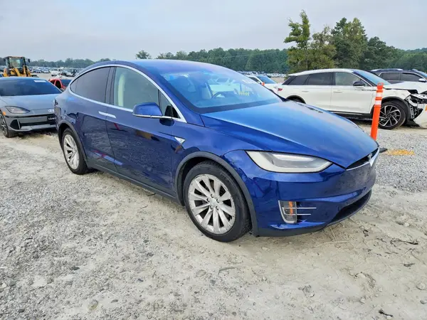 5YJXCAE29GF015968 — 2016 Tesla Model X, фото 4 с аукциона Copart, Боковая часть