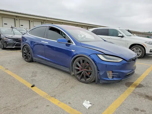 5YJXCAE47GFS00375 — 2016 Tesla Model X, фото 4 с аукциона Copart 08.10.2026, Передняя часть