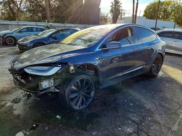 5YJXCBE29GF027883 — 2016 Tesla Model X, Ходовая часть (Undercarriage), фото до ремонта
