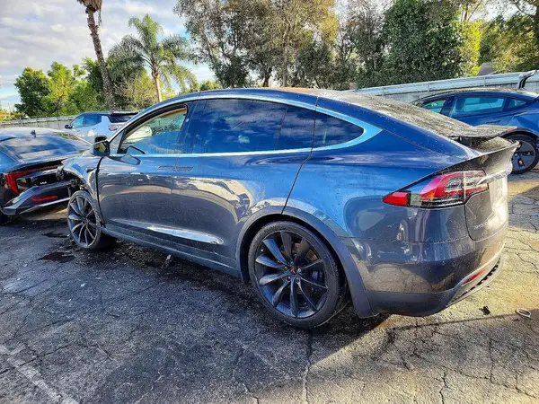 5YJXCBE29GF027883 — 2016 Tesla Model X, фото 2 с аукциона Copart, Ходовая часть