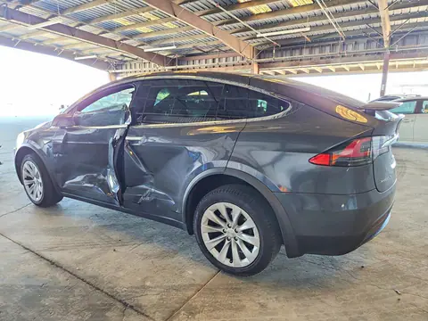 2016 Tesla Model X VIN 5YJXCBE22GF015073 фото 2