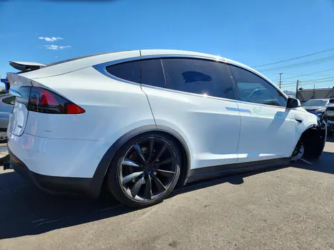 2016 Tesla Model X VIN 5YJXCBE20GF025584 фото 3